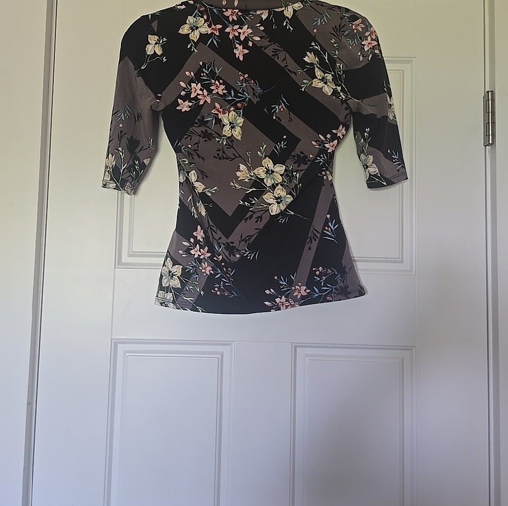Guess Floral Lace-Up Keyhole Women's Top in Black and Gray - Picture 2 of 4